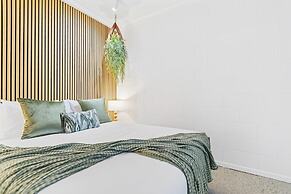 Rainforest Reef Retreat - Esplanade Ground-floor Apartment