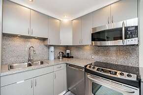 Convenient Downtown Flat