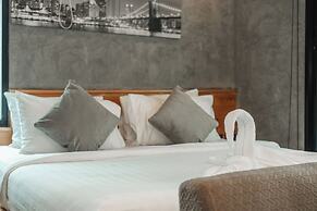 Rooftop Pool 5mins to NaiHarn Beach C187