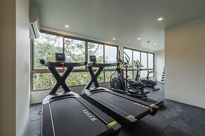 1BR with Infinity Pool Gym Rooftop C190