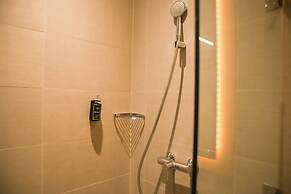 Front One Hotel Papua Lestari