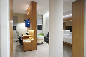 Front One Hotel Papua Lestari