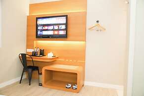 Front One Hotel Papua Lestari