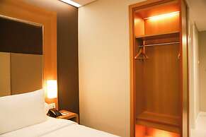 Front One Hotel Papua Lestari