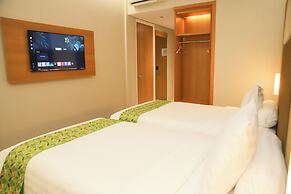 Front One Hotel Papua Lestari