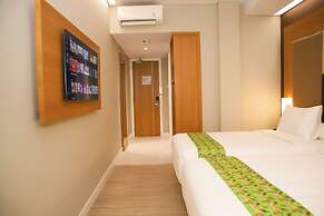 Front One Hotel Papua Lestari