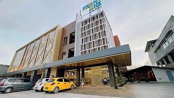 Front One Hotel Papua Lestari