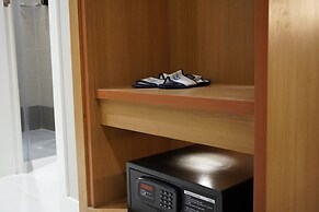 Front One Hotel Papua Lestari