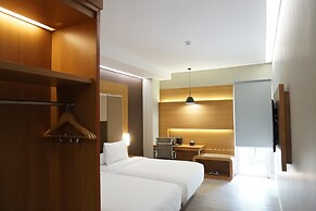 Front One Hotel Papua Lestari