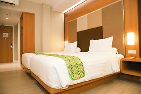 Front One Hotel Papua Lestari