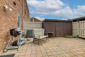 Townhome 10 Mi to Wpafb & Dayton!