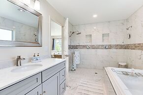 Grill Out, Play Pool: Huge Home on Lake Champlain!