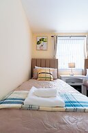 Lovely & Bright 2-Bed Apartment