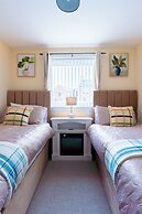 Lovely & Bright 2-Bed Apartment