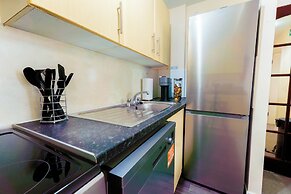 Lovely & Bright 2-Bed Apartment