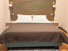 Bed & Chic art rooms