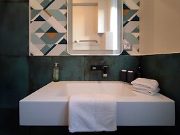 Bed & Chic art rooms