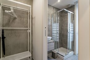 Modern Studio with Balcony in Milan