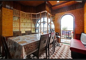 New Hotel Nishat Lake View Srinagar