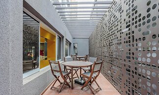 Apt w/ Balcony Mins From Subway Fdk0074
