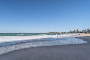 Studio com Wi-fi e Ar a 45m da Praia de Copacabana