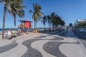 Studio com Wi-fi e Ar a 45m da Praia de Copacabana