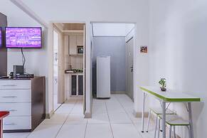 Studio com Wi-fi e Ar a 45m da Praia de Copacabana