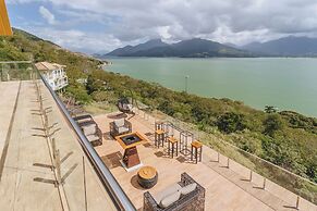 Casa com Piscina Churrasqueira e Vista