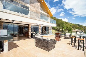 Casa com Piscina Churrasqueira e Vista