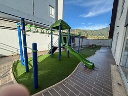 Mountain View, Pool & Gym (2506)