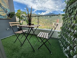 Mountain View, Pool & Gym (2506)