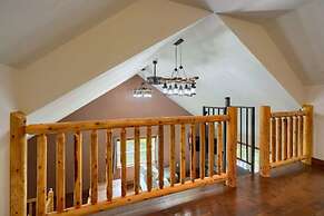 Tranquil Heights Cabin In Hocking Hills- HOT Tub!