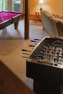 Cheerful Two Bdrm Cabin With Hot Tub & Pet Friendly