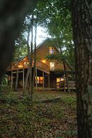 Cheerful Two Bdrm Cabin With Hot Tub & Pet Friendly