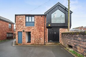 Modern Seaside Cottage - Sleeps 5