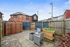 Modern Seaside Cottage - Sleeps 5