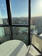 Luxury Apartments w Rooftop Pool CBD