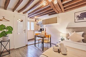 Elegant Studio Center of Paris