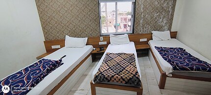 HOTEL CENTER POINT GUEST HOUSE