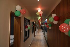 HOTEL CENTER POINT GUEST HOUSE