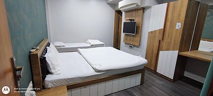 HOTEL CENTER POINT GUEST HOUSE