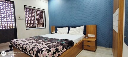 HOTEL CENTER POINT GUEST HOUSE