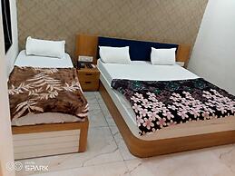 HOTEL CENTER POINT GUEST HOUSE