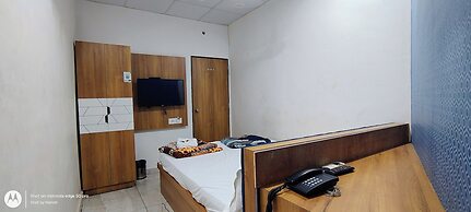 HOTEL CENTER POINT GUEST HOUSE