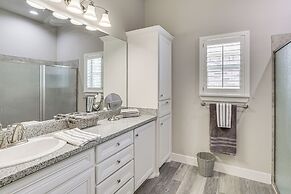8 Mi to Texas Tech: Spacious Lubbock Home
