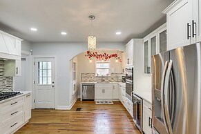 Modern Group Getaway w/ Private Yard in Cincinnati