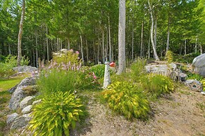 Explore Coastal Maine! Cozy Apt w/ Yard & Garden