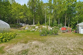 Explore Coastal Maine! Cozy Apt w/ Yard & Garden