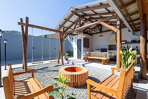 Comfortable and Sophisticated Accommodations Just Minutes From the Bea