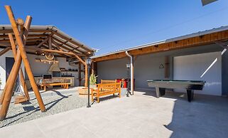Comfortable and Sophisticated Accommodations Just Minutes From the Bea